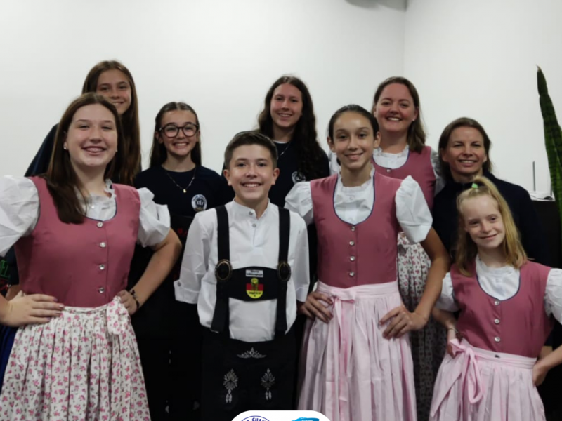Grupo Folclórico Sünnros Volkstanzgruppe recebe novos trajes